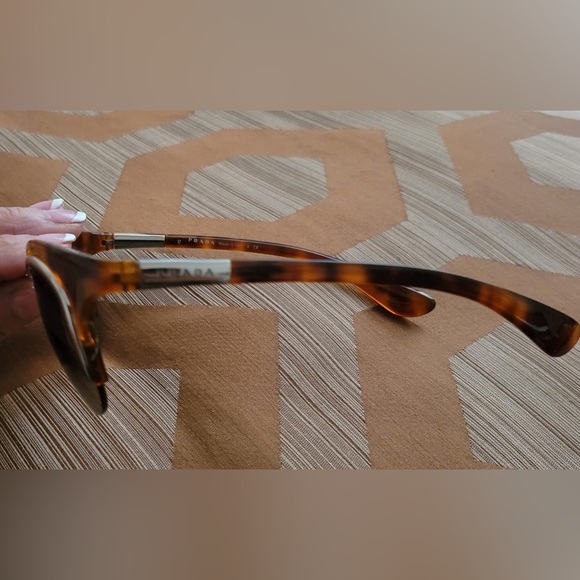 Prada sunglasses - Picture 9 of 10